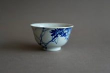 Load image into Gallery viewer, 120ml Qinghua Fanggu Jingdezhen Porcelain Teacups Set of Two