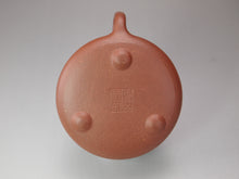 Load image into Gallery viewer, Jiangponi Shipiao Yixing Teapot 降坡泥石瓢壶 110ml
