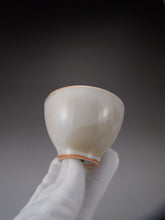 Load image into Gallery viewer, Ink Painting Series Teacup by Taoshan Studio No.1 桃山房赤白杯 100ml