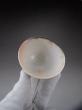 Load image into Gallery viewer, Ink Painting Series Teacup by Taoshan Studio No.1 桃山房赤白杯 100ml