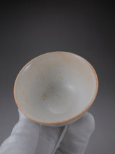 Load image into Gallery viewer, Ink Painting Series Teacup by Taoshan Studio No.2 桃山房赤白杯 100ml