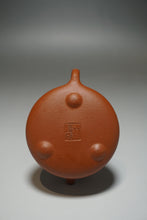 Load image into Gallery viewer, Zhuni Little Shipiao Yixing Teapot 朱泥平盖石瓢 100ml