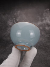 Load image into Gallery viewer, 100ml Azure Ruyao PinmingTeacup 汝窑天青品茗杯
