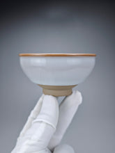 Load image into Gallery viewer, 100ml Ltd. Ed. Ruyao FangHua Yashou Teacup 芳华汝窑压手杯