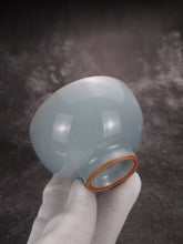 Load image into Gallery viewer, 100ml Azure Ruyao PinmingTeacup 汝窑天青品茗杯