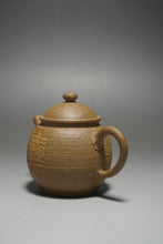 Load image into Gallery viewer, Fully Handmade duanni Julunzhu Teapot with carving by Dasheng 全手工大生段泥刻绘巨轮珠 100ml