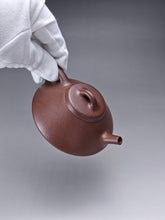 Load image into Gallery viewer, Fully Handmade Lao Duanni Shipiao by Wu Junye 吴俊叶全手工老段泥小合瓢 100ml