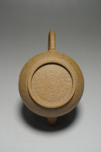 Load image into Gallery viewer, Fully Handmade duanni Julunzhu Teapot with carving by Dasheng 全手工大生段泥刻绘巨轮珠 100ml