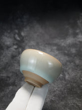 Load image into Gallery viewer, 100ml Ltd. Ed. Ruyao FangHua Beauty’s Shoulder Teacup 汝窑芳华美人肩