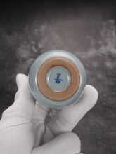 Load image into Gallery viewer, 100ml Azure Ruyao Zhili Teacup 汝窑天青直立杯
