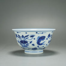 Load image into Gallery viewer, 100ml Fish and the Sea Qinghua Fanggu Jingdezhen Porcelain Teacup 耕隐鱼藻纹压手杯