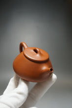Load image into Gallery viewer, Zhuni Little Shipiao Yixing Teapot 朱泥平盖石瓢 100ml