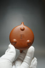 Load image into Gallery viewer, Zhuni Little Shipiao Yixing Teapot 朱泥平盖石瓢 100ml