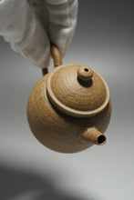Load image into Gallery viewer, Fully Handmade duanni Julunzhu Teapot with carving by Dasheng 全手工大生段泥刻绘巨轮珠 100ml
