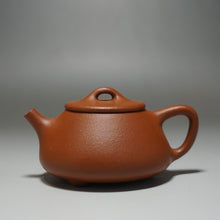 Load image into Gallery viewer, Zhuni Little Shipiao Yixing Teapot 朱泥平盖石瓢 100ml