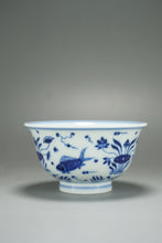 Load image into Gallery viewer, 100ml Fish and the Sea Qinghua Fanggu Jingdezhen Porcelain Teacup 耕隐鱼藻纹压手杯