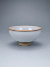 Load image into Gallery viewer, 100ml Ltd. Ed. Ruyao FangHua Yashou Teacup 芳华汝窑压手杯