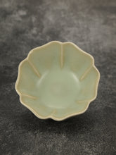 Load image into Gallery viewer, 100ml Renaissance Series Ruyao Sunflower Teacup 汝窑复古釉葵口杯