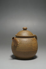Load image into Gallery viewer, Fully Handmade duanni Julunzhu Teapot with carving by Dasheng 全手工大生段泥刻绘巨轮珠 100ml