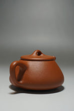 Load image into Gallery viewer, Zhuni Little Shipiao Yixing Teapot 朱泥平盖石瓢 100ml