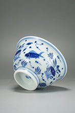 Load image into Gallery viewer, 100ml Fish and the Sea Qinghua Fanggu Jingdezhen Porcelain Teacup 耕隐鱼藻纹压手杯