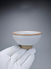 Load image into Gallery viewer, 100ml Ltd. Ed. Ruyao FangHua Yashou Teacup 芳华汝窑压手杯
