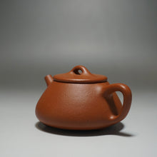 Load image into Gallery viewer, Zhuni Little Shipiao Yixing Teapot 朱泥平盖石瓢 100ml