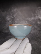 Load image into Gallery viewer, 100ml Azure Ruyao PinmingTeacup 汝窑天青品茗杯
