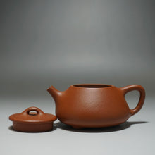 Load image into Gallery viewer, Zhuni Little Shipiao Yixing Teapot 朱泥平盖石瓢 100ml