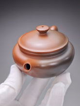 Load image into Gallery viewer, 107ml Fanggu Nixing Teapot with Yaobian by Li Wenxin 李文新泥兴阴阳仿古壶