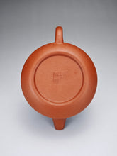 Load image into Gallery viewer, Zhuni Dahongpao Bianshi Yixing Teapot 朱泥大红袍扁石 150ml
