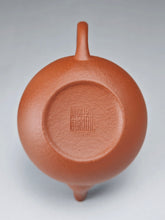 Load image into Gallery viewer, Zhuni Dahongpao Pear Yixing Teapot 朱泥大红袍梨形 120ml