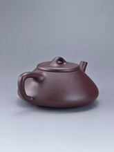 Load image into Gallery viewer, Lao Zini Ziye Shipiao Yixing Teapot 老紫泥子冶石瓢 110ml