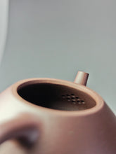 Load image into Gallery viewer, Lao Zini Ziye Shipiao Yixing Teapot 老紫泥子冶石瓢 110ml