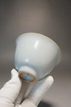 Load image into Gallery viewer, Medium Moon White Ruyao Gaiwan 月白汝窑盖碗