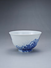 Load image into Gallery viewer, 110ml Qinghua Daffodils and Bird Jingdezhen Porcelain Teacup by KuangShi 耕隐青花手绘品茗杯-水仙