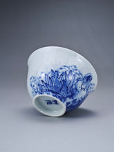 Load image into Gallery viewer, 110ml Qinghua Daffodils and Bird Jingdezhen Porcelain Teacup by KuangShi 耕隐青花手绘品茗杯-水仙