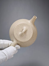 Load image into Gallery viewer, Baiyuduan Little Shipiao Yixing Teapot 白玉段小石瓢 110ml