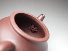 Load image into Gallery viewer, Lao Zini Bale Shuiping Yixing Teapot 老紫泥芭乐水平壶 110ml