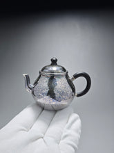 Load image into Gallery viewer, PRE-ORDER: 999 Pure Silver Handmade Pear Teapot 全手工纯银999梨形壶 110ml