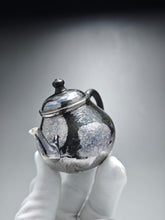 Load image into Gallery viewer, PRE-ORDER: 999 Pure Silver Handmade Pear Teapot 全手工纯银999梨形壶 110ml