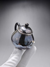 Load image into Gallery viewer, PRE-ORDER: 999 Pure Silver Handmade Pear Teapot 全手工纯银999梨形壶 110ml