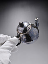 Load image into Gallery viewer, PRE-ORDER: 999 Pure Silver Handmade Pear Teapot 全手工纯银999梨形壶 110ml