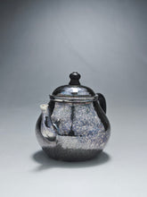 Load image into Gallery viewer, PRE-ORDER: 999 Pure Silver Handmade Pear Teapot 全手工纯银999梨形壶 110ml