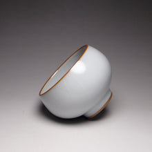 Load image into Gallery viewer, 110ml Moon White Ruyao Round Teacup 汝窑月白圆珠杯