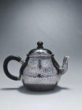 Load image into Gallery viewer, PRE-ORDER: 999 Pure Silver Handmade Pear Teapot 全手工纯银999梨形壶 110ml
