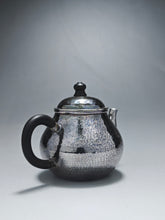 Load image into Gallery viewer, PRE-ORDER: 999 Pure Silver Handmade Pear Teapot 全手工纯银999梨形壶 110ml