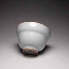 Load image into Gallery viewer, 110ml Moon White Ruyao Zheyao Teacup 月白汝窑折腰杯