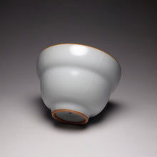 Load image into Gallery viewer, 110ml Moon White Ruyao Zheyao Teacup 月白汝窑折腰杯