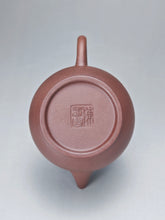 Load image into Gallery viewer, Lao Zini Bale Shuiping Yixing Teapot 老紫泥芭乐水平 110ml